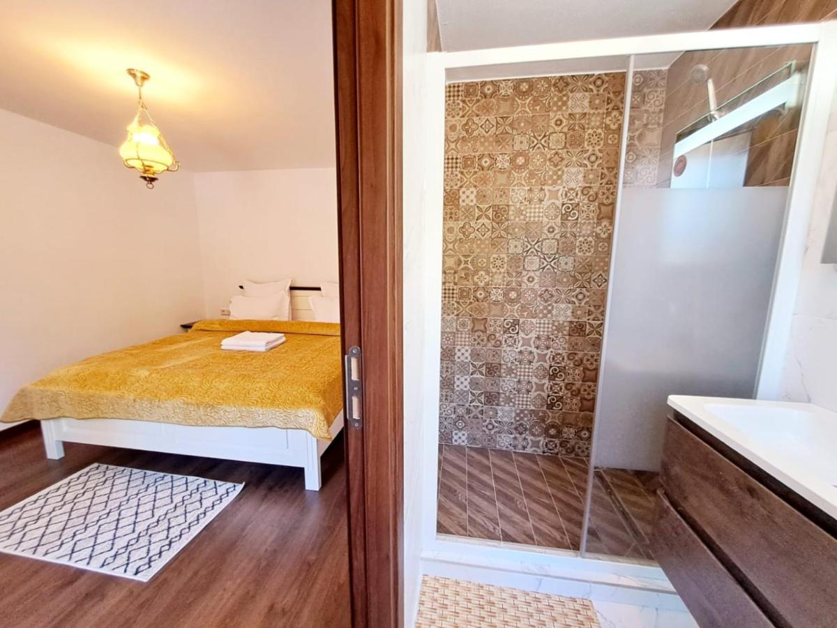 Conacul Muntii Bucovinei Hotel คัมพูลุง โมลโดเวเนสค์ ภายนอก รูปภาพ