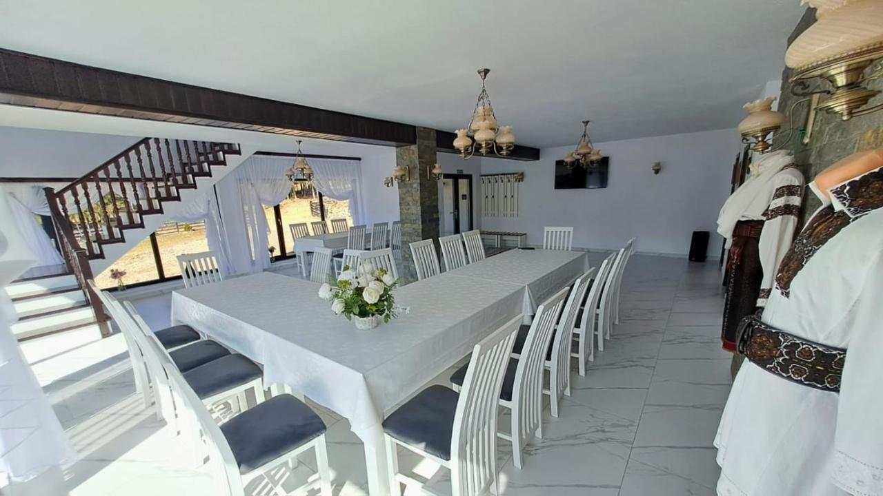 Conacul Muntii Bucovinei Hotel คัมพูลุง โมลโดเวเนสค์ ภายนอก รูปภาพ