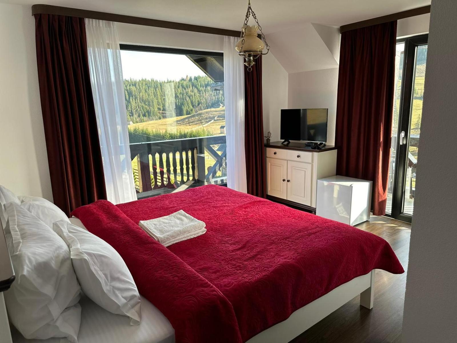 Conacul Muntii Bucovinei Hotel คัมพูลุง โมลโดเวเนสค์ ภายนอก รูปภาพ